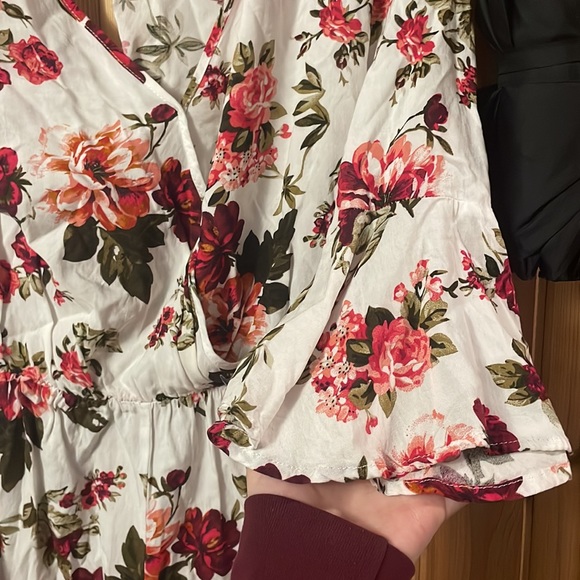 Fashion Nova Floral romper - Picture 3 of 3